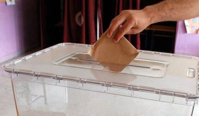 24 Mart: Siyasi partiler, ön seçim ya da aday yoklaması seçmen listelerini kesinleştirecek.
