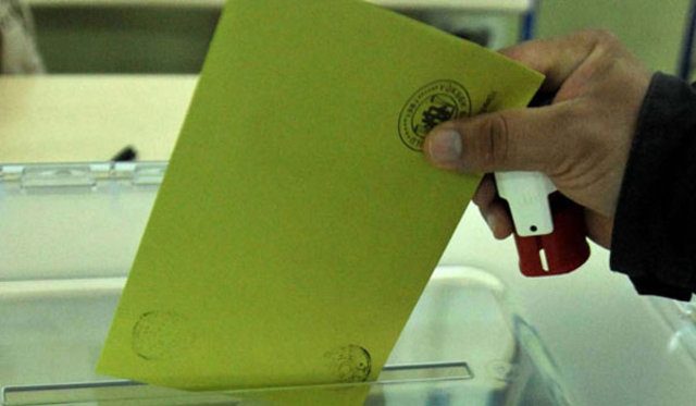 26) Muhafazakar Yükseliş Partisi<br /><br />27) Özgürlük ve Dayanışma Partisi<br /><br />28) Saadet Partisi<br /><br />29) Toplumsal Uzlaşma Reform ve Kalkınma Partisi<br /><br />30) Türkiye Komünist Partisi<br /><br />31) Yurt Partisi