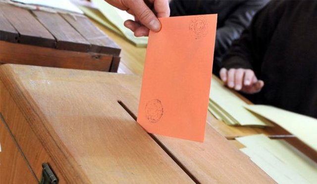 24 Nisan: Siyasi partilerin milletvekili kesin aday listeleri ile bağımsız adaylar ilan edilecek.