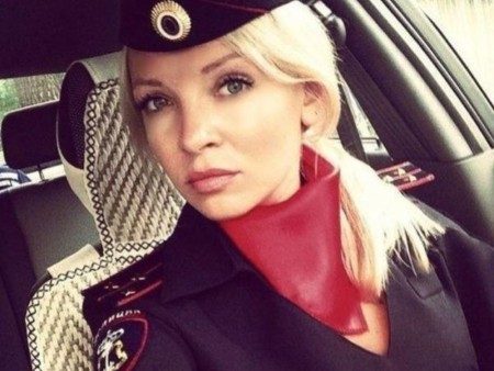 Rus kadın asker ve polisleri güzellikleriyle meslektaşları arasında en dikkat çeken kesim.
