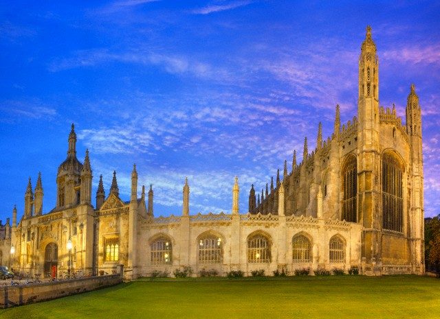 Cambridge Üniversitesi'nden 2 profesör.