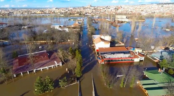 Edirne'yi sel vurdu