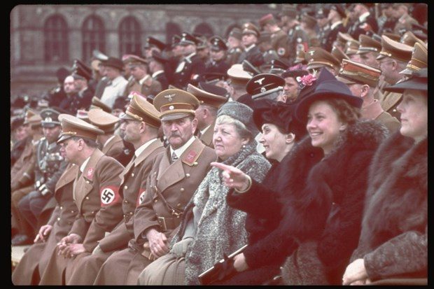 Ünlü İngiliz yazar Martin Amis'in Cheltenham Festivali'nde yaptığı konuşmada, Hitler hakkındaki iddiaları çok şaşırttı.