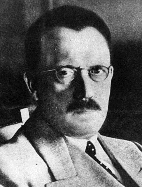 Dönemin fotoğraf teknikleri kullanılarak Hitler'in farklı eşkal fotoğrafları hazırlandı ve müttefik askerlere dağıtıldı. Bu fotoğraflar ABD Ulusal Arşivi tarafından ilk kez geçtiğimiz günlerde kamuoyunla paylaşıldı.