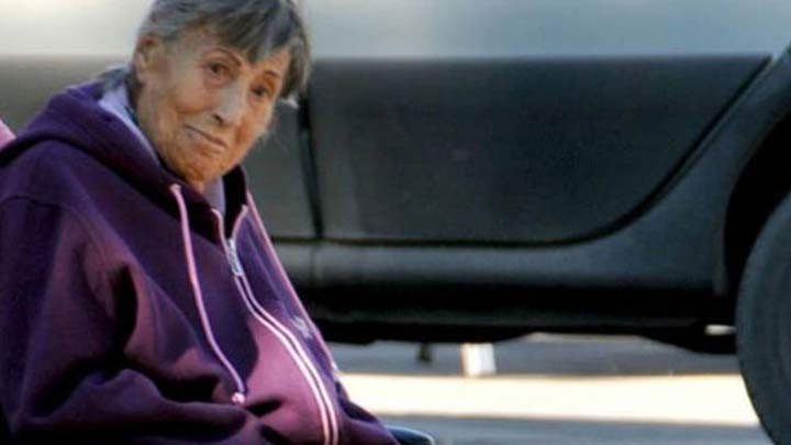 Müzeyyen Senar 1998 yılında Devlet Sanatçısı seçildi. Senar, 2004 yılında Sezen Aksu tarafından düzenlenilen ve sanatçı dostlarınında katıldığı gecede 73.sanat yılını kutladı.