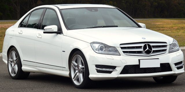 Mercedes<br /><br />Markanın 2015 ocak yılında sattığı adedi :417<br /><br />Markanın 2014 yılında sattığı adedi : 23.100