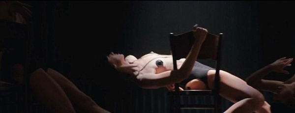 E.L. James´in aynı adlı çok satan romanından uyarlanan filmin Malezya´da 12 Şubat´ta gösterime girmesi planlanıyordu.