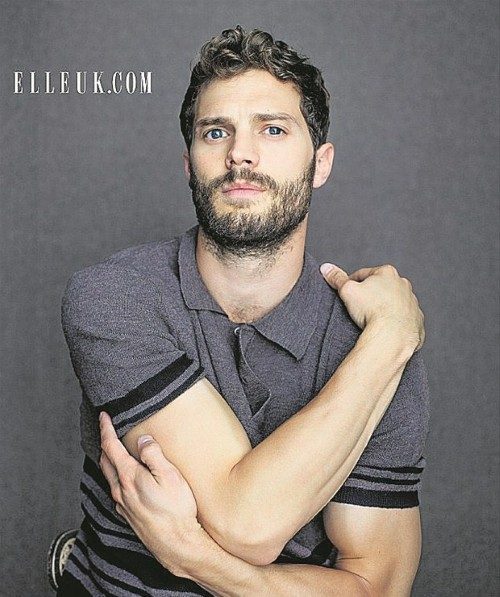 BBC’deki ‘The Fall’ dizisinde psikopat bir karakteri oynayan Dornan, “Evet ikisi de kadınları yatağa atmaya çalışıyor ama oldukça farklı nedenlerle. Motivasyon noktaları çok farklı, aynı performansı iki kez gösterseydim üzülürdüm” diye konuştu. Oyuncu, en büyük aşkının 2 yaşındaki kızı olduğunu söyledi.