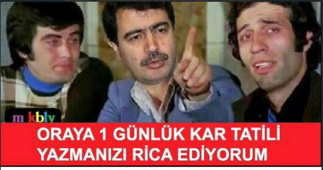 İstanbul'da yoğun kar yağışı nedeniyle okulların tatil edilmesinin ardından Vali Vasip Şahin Twitter'da en çok konuşulan konular arasına girdi.