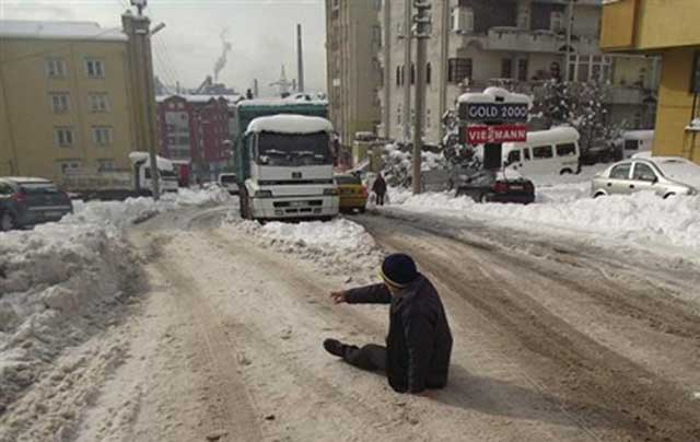 5-Poşet ya da çantalarınızı iki elinizle taşımayın. Bir eliniz mutlaka boşta kalsın.