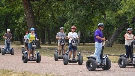 22. Segway'ı icat edip, onunla uçurumdan aşağıya düşerek ölmek: Jimi Heselden, 2010