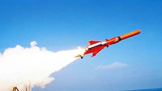 21. Kazayla bir füzeyi kendine doğru ateşleyerek ölmek: HMS Trinidad savaş gemisi.