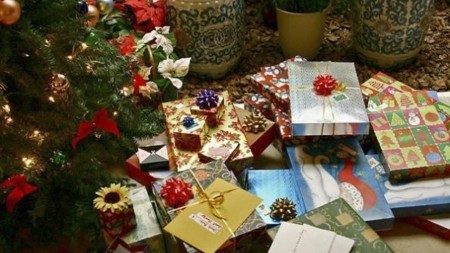 10. Hayranların yolladığı hediyelerin altında kalarak boğulup ölmek: Atina meclis üyesi Draco, M.Ö. 620