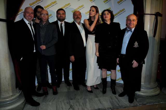 aşrollerini Settar Tanrıöğen, Caner Özyurtlu, Ozan Özcan ve Esra Dermancıoğlu’nun paylaştığı Hayalet Dayı sinema filminin galası Taksim Atlas Sinemaları’nda yapıldı. SOZCU / Mustafa DERYAHAN