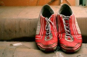Ayakkabının ters gelmesi hastalığa işarettir.’ Ocak ayının birinci günü görülen kimse sana iyi gelirse o yıl yaşarsın, iyi gelmezse hasta olursun. Cuma günü ana rahmine düşen çocuk bilgili olur. Pazartesi başlanan işler ağır gider.