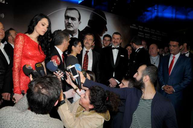 Başrollerini Cem Kurtoğlu, Hakan Ural, Tolga Karel, Günay Musayeva ve Turkay Tanülkü'nün oynadığı "Kod Adı: K.O.Z" isimli filmin galası önceki akşam Zorlu PSM'de gerçekleşti.