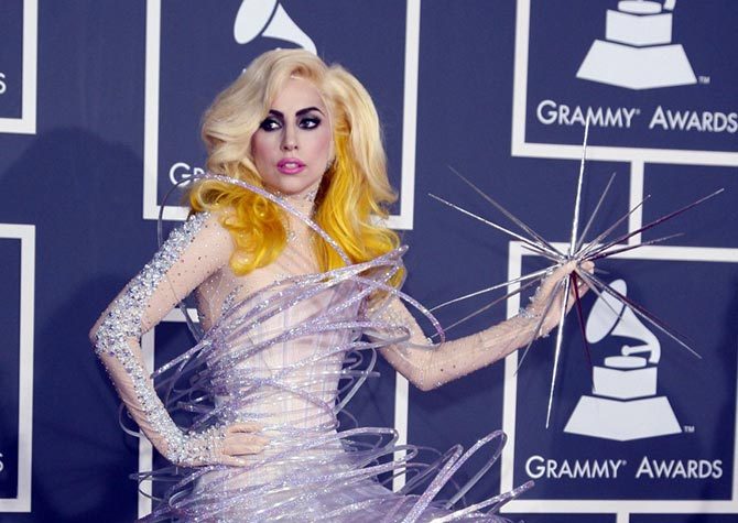 Lady Gaga<br><br>Pop ikonu 2009'da ilk dünya turnesi sonrası milyonlarca dolar zarara uğradı.