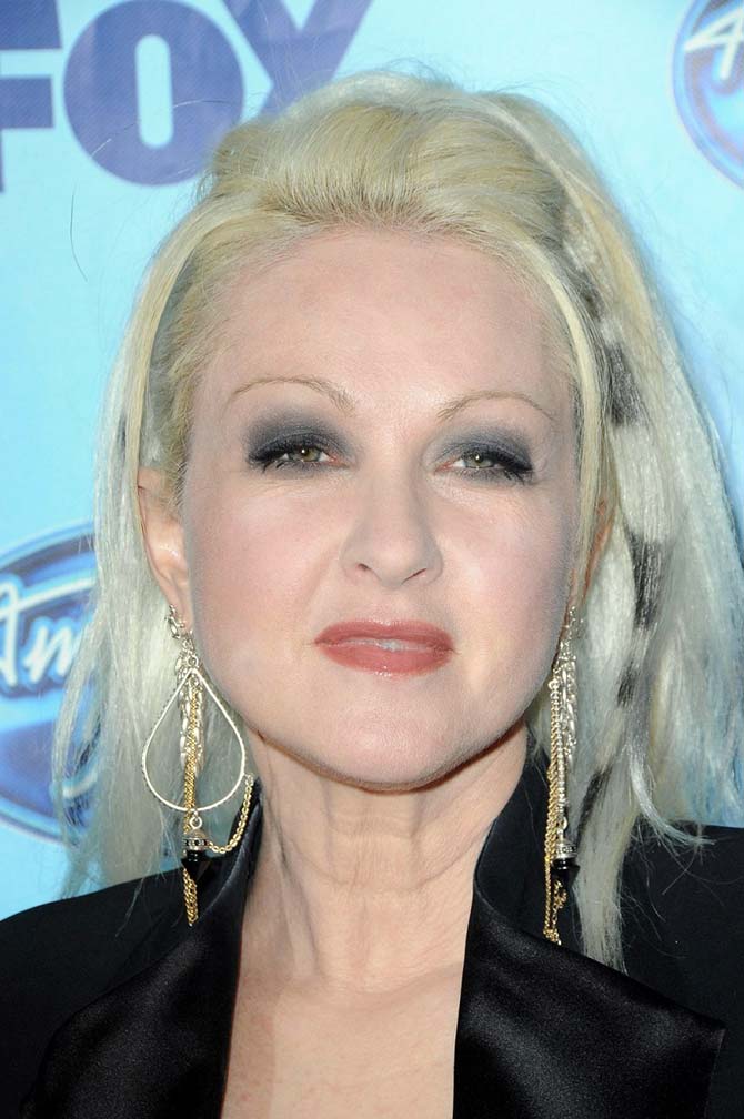 Cyndi Lauper<br><br>80'lerin başında iflas eden ünlü isim, Japon restoranlarında geyşa gibi giyinerek şarkı söylemek bile zorunda kalmıştı