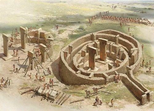 Bilinen en eski insan yapımı dini yapıt, Milattan Önce 10. milenyumda (MÖ 10.000) yapılmış olan Göbeklitepe'dir ve Türkiye'de bulunur.
