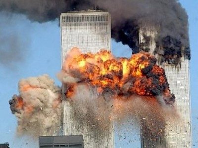 Olay 11 Eylül'de yani 9/11 de meydana geldi. Amerika'da tarihler ay önce olacak şekilde yazılır.