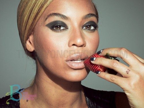 Beyonce'nin fotoğraflarının orijinal halleri sosyal medyada tartışma yarattı.
