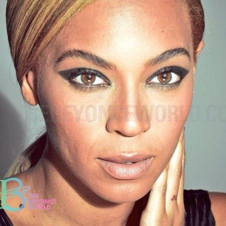 Beyonce'nin daha önce oynadığı reklam kampanyalarında cildinin beyazlaştırılması ve bikinili fotoğraflarında kıvrımlarının 'düzeltilerek' photoshopla olduğundan daha ince hale getirilmesine tepki gelmişti.