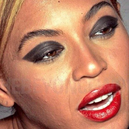 Beyonce o dönem, olduğundan daha ince göründüğü fotoğrafların kullanılmamasını, bunun çok züppe bir davranış olacağını söyleyerek takdir toplamıştı.