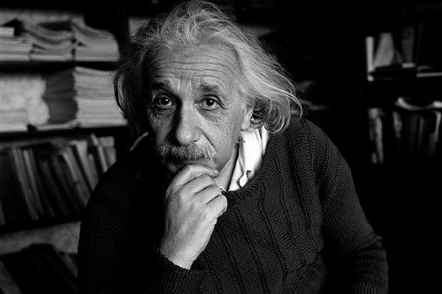 Einstein, 'çalıştığı süre içerisinde zamanın nasıl geçtiğini anlamadığını ve bazen yemek yemeyi unuttuğunu' söylüyor.