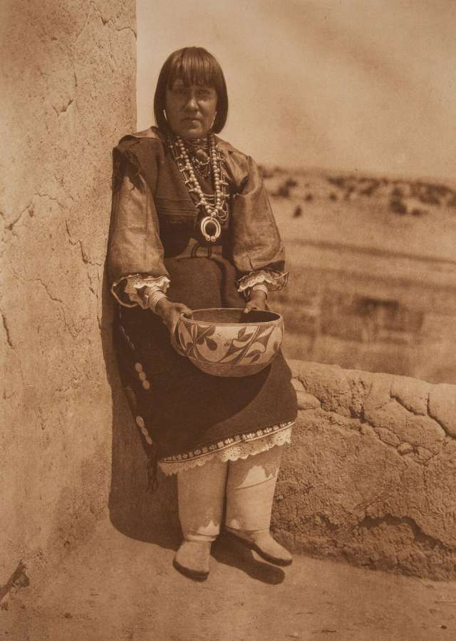 Nihayetinde Curtis'ten geriye aralarında meşhur Apaçi kabilesi şefi Jeronimo'nun fotoğrafının da olduğu 40 bin fotoğraf, 10 bin ses kaydı kaldı.