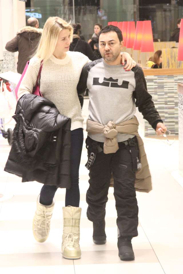 Sinema keyfi yapan bir başka çift ise Serdar Ortaç ile eşi Chloe Loughnan’iydi. SOZCU / Tarkan ABDULLAHOĞLU