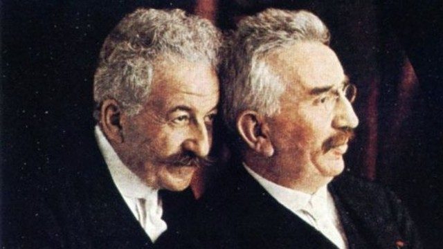 İlk filmi çeken Auguste ve Louis Lumière kardeşler. 1914
