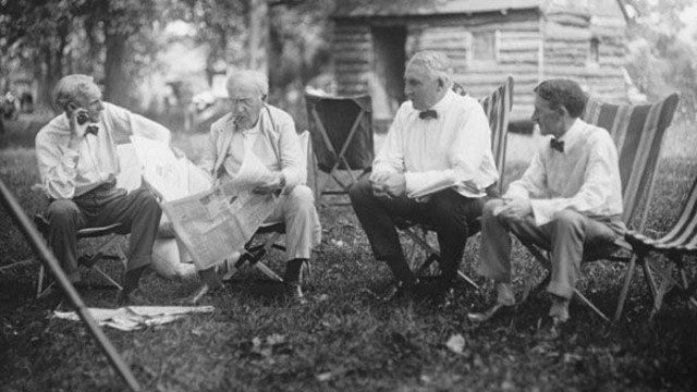 Henry Ford, Thomas Edison , Warren G. Harding ve Harvey Samuel Firestone aynı karede