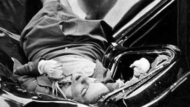 23 yaşındaki Evelyn McHale, Empire State binasının 83. katından atladı ve Birleşmiş Milletlere ait bir limuzin üzerine düştü 1947