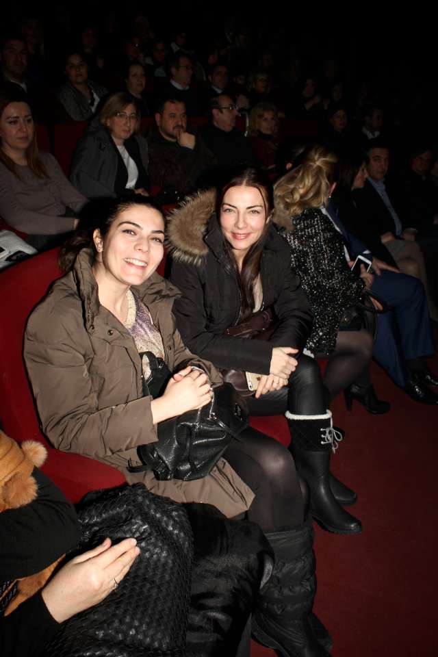 Burcu Kara ve kız kardeşi Başak Kaya’da vardı.