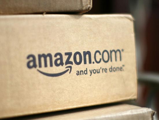 İnternet üzerinden kitap satışıyla ünlenen amazon.com'un logosunda ilginç bir şey yok gibi.