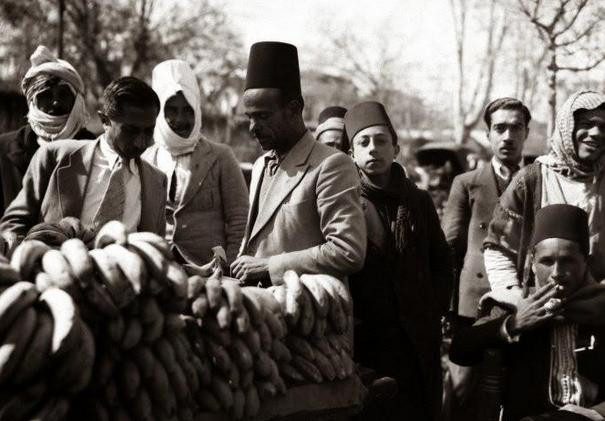Şam'da sokak alışverişi. (1940'lar)