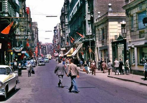 Beyoğlu'nda güneşli bir gün (1950'ler)