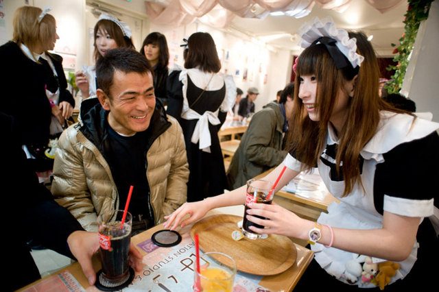 Tokyo Akihabara'da 2001 yılında ilk kez hizmete açılan cafe daha sonrasında Çin, Güney Kore, Tayvan, Avustralya, Macaristan, Çek Cumhuriyeti, Fransa, Meksika, kanada ve ABD'de de şubeler açtı...