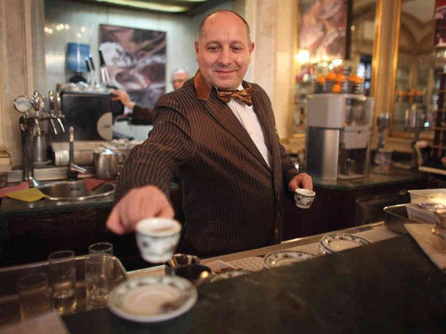 Başkasının Hesabını Öde Cafe: <br /><br />Aslında adı, "Bir İyilik Yap Cafe" olan Güney Carolina'daki bu cafede adından da anlayacağınız üzere herhangi başka birinin hesabını ödemenizi üzerine kurulu bir sistem var...