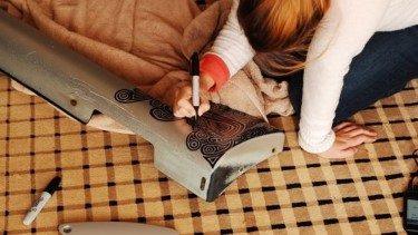 Kelton'un eşi Allison, kocasının aracına farklı bir görünüm kazandırmak için önce küçük çizimlerle tampon bölgesinde çalışmalar yapmaya başladı.