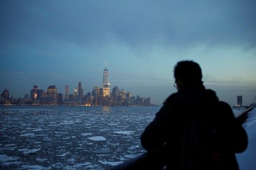 Soğuk hava nedeniyle, turistlerin uğrak noktası Central Park ve şehir merkezindeki eğlence alanları da haftasonuna rağmen boş kaldı.