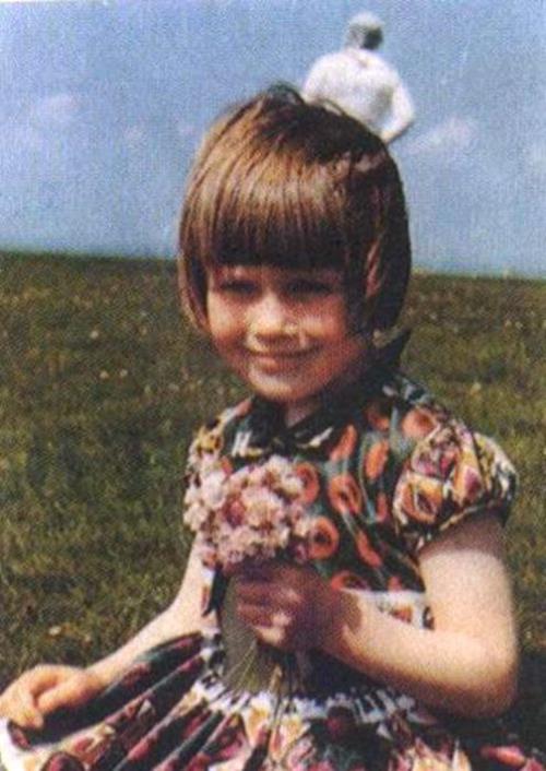 Solway Firth Astronotu <br /><br />Jim Templeton bir doğa gezisi sırasında kızının fotoğrafını çektikten sonra ortaya çıkan garip görüntü, en bilinen garipliklerdendir. Fotoğrafın üstünde oynama yapılıp yapılmadığını inceleyen Kodak firması, çekilen fotoğrafın gerçek olduğunu onaylamıştır. Görüntüde kızın arkasında beliren astronot benzeri varlığın oraya nasıl geldiği tam bir muammadır.