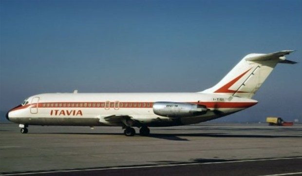 870 sefer sayılı Itavia Uçağı (1980) Tarihe en gizemli trafik kazası olarak geçen trajedide İtalyan havayollarına ait Bologna'dan Palermo'ya giden uçak Tiren Denizi'ne çakıldı. 81 yolcuyu taşıyan uçaktan kimse kurtulamadı.