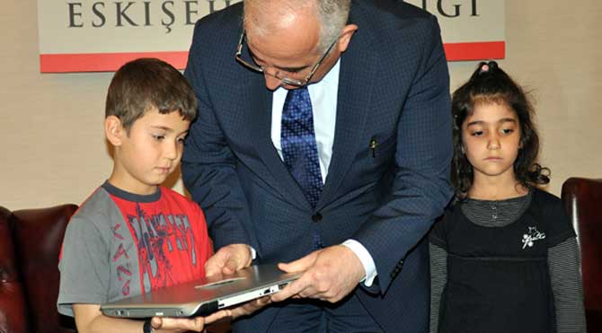 Seçim öncesi bayrağı hatırladılar