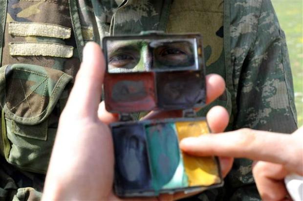 Her yıl sadece bir kez düzenlenen Komando İhtisas Kursu'nun ikinci aşamasında "Kara komando harekatı"na katılan, tamamı subay ve astsubay olan kursiyerler, 4 hafta boyunca psikolojik ve fiziksel testlerden geçti.