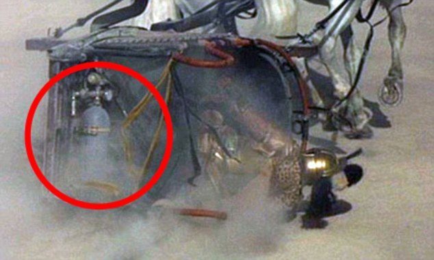 Gladyatör filminde at arabasının üzerindeki gaz tüpü...