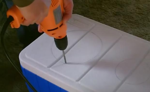Bu aşamada çizdiğiniz alanları düzgünce kesin. Kestiğiniz alana eski veya kullanılmayan pervanenizi o bölüme yerleştirin.