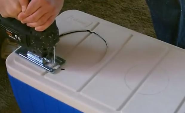Bunu evinizde buz poşetlerinin içine su doldurarak derin dondurucunuza atıp büyük buz parçaları elde edebilirsiniz