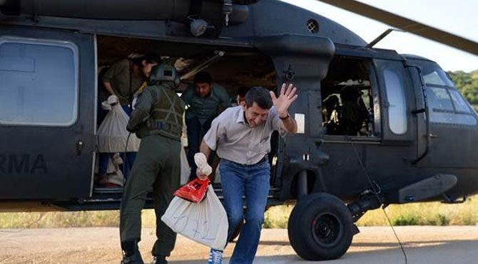 Diyarbakır'da bazı yerleşim yerlerine güvenlik gerekçesiyle seçim görevlileri ve içerisinde oy pusulası bulunan torbalar helikopterle taşındı.