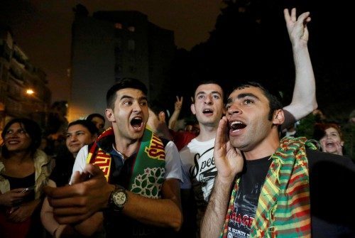 ZDF: Kanal, saat 19.00 haber bülteninde bugün Türkiye’de yapılan milletvekili seçimlerinin ilk sonuçlarına göre iktidar partisi AKP’nin oy kaybettiğini duyurdu.